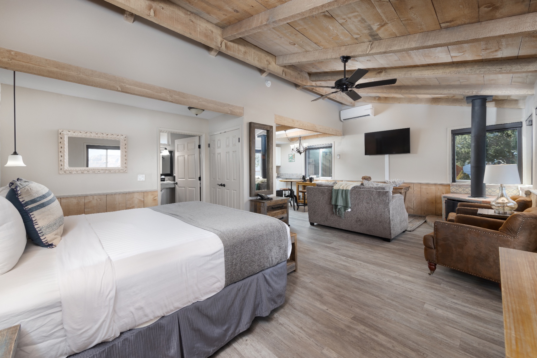 Spacious cottage interior with king bed, fireplace and lounge