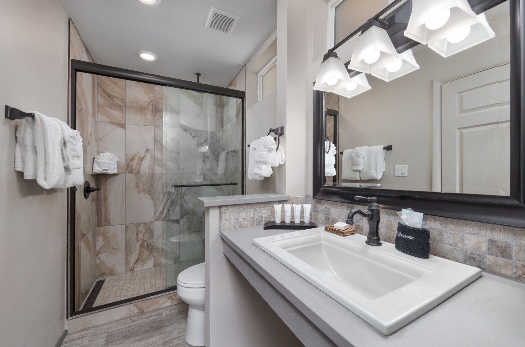 Cottage bathroom with walk-in shower and stone tile